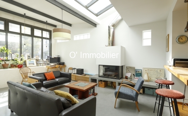 MAISON DE VILLE, LUMINEUSE, BEAUX VOLUMES,  3/4 CHAMBRES, JARDIN